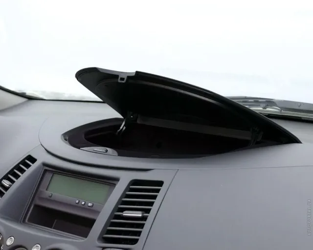 Mitsubishi Grandis 2.4 AT E/13S03 — 15
