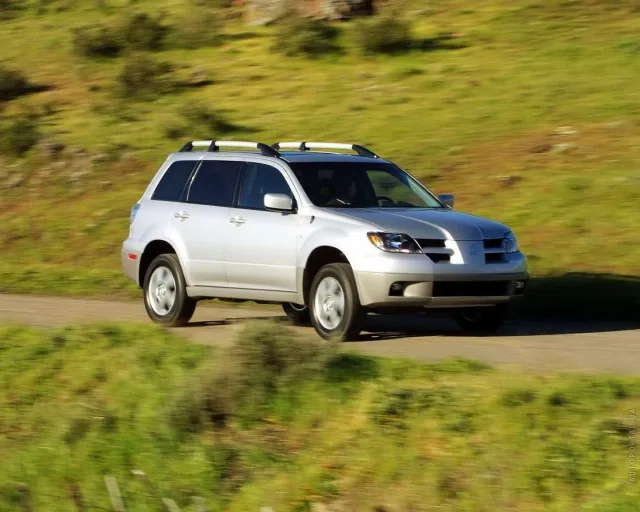 Mitsubishi Outlander 2003 (Мицубиси Аутлендер) кроссовер — 14
