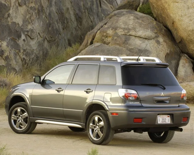 Mitsubishi Outlander 2003 (Мицубиси Аутлендер) кроссовер — 12