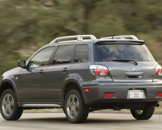 Mitsubishi Outlander 2003 (Мицубиси Аутлендер) кроссовер — 20