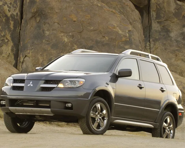 Mitsubishi Outlander 2003 (Мицубиси Аутлендер) кроссовер — 21