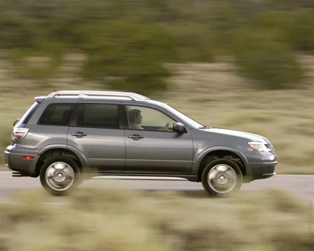 Mitsubishi Outlander 2003 (Мицубиси Аутлендер) кроссовер — 24