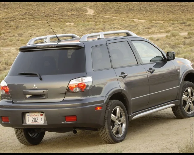 Mitsubishi Outlander 2003 (Мицубиси Аутлендер) кроссовер — 23