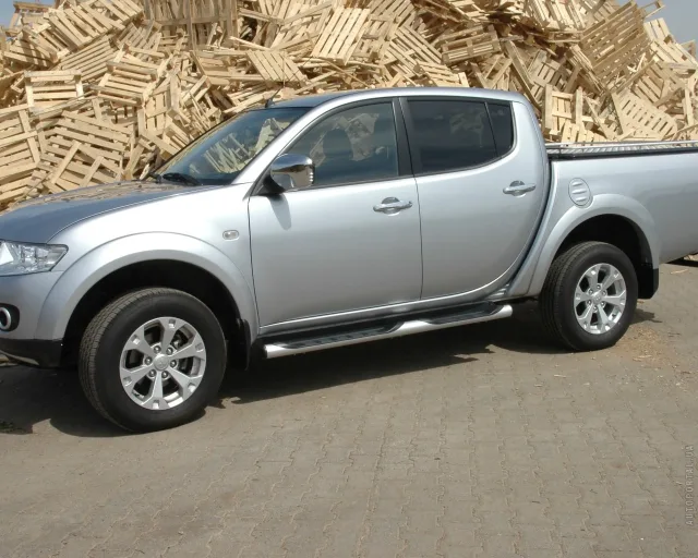 Mitsubishi L200 2.5Di D MT Invite long — 13
