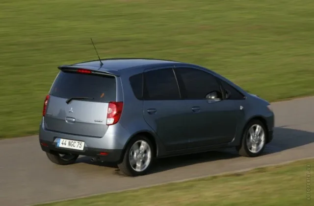 Mitsubishi Colt (Мицубиси Кольт) микровэн — 5