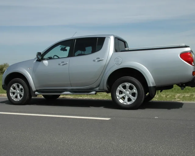 Mitsubishi L200 2.5Di D MT Invite long — 17