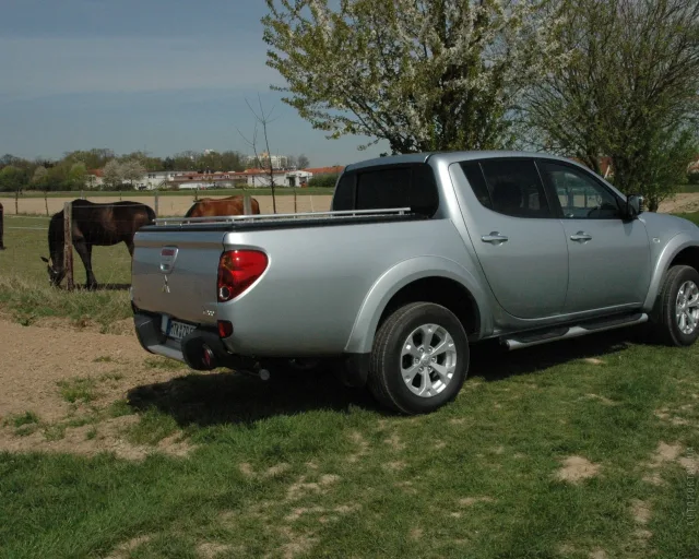 Mitsubishi L200 2.5Di D MT Invite long — 15