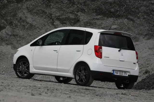 Mitsubishi Colt (Мицубиси Кольт) микровэн — 17