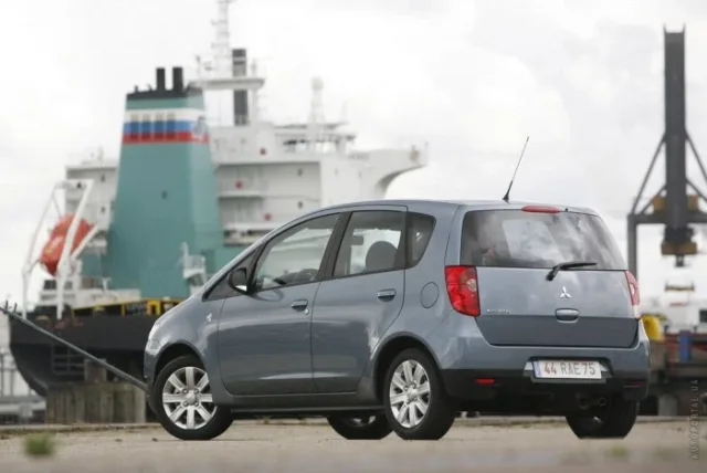 Mitsubishi Colt (Мицубиси Кольт) микровэн — 12