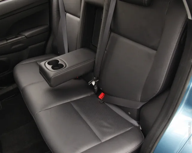 Mitsubishi ASX 2010 кросовер — 3