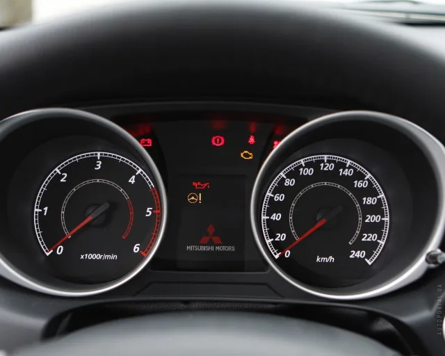 Mitsubishi ASX 2010 кросовер — 4