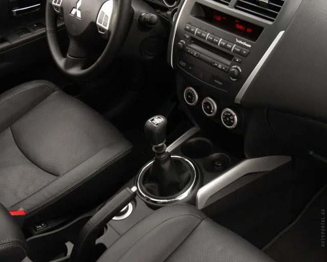 Mitsubishi ASX 2010 кросовер — 7