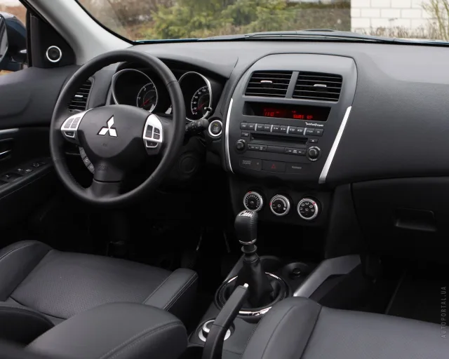 Mitsubishi ASX 2010 кросовер — 10