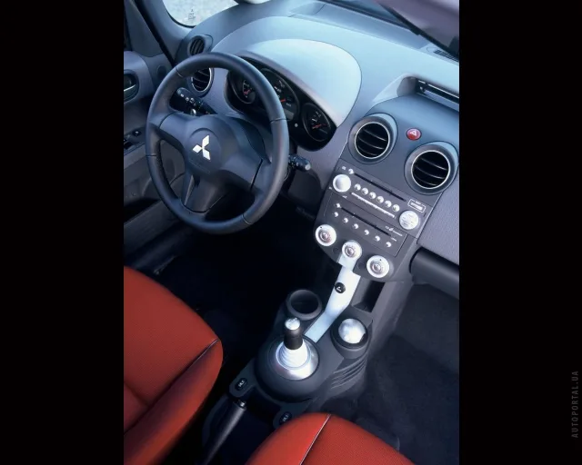Mitsubishi Colt 2003 (Мицубиси Кольт) микровэн — 12