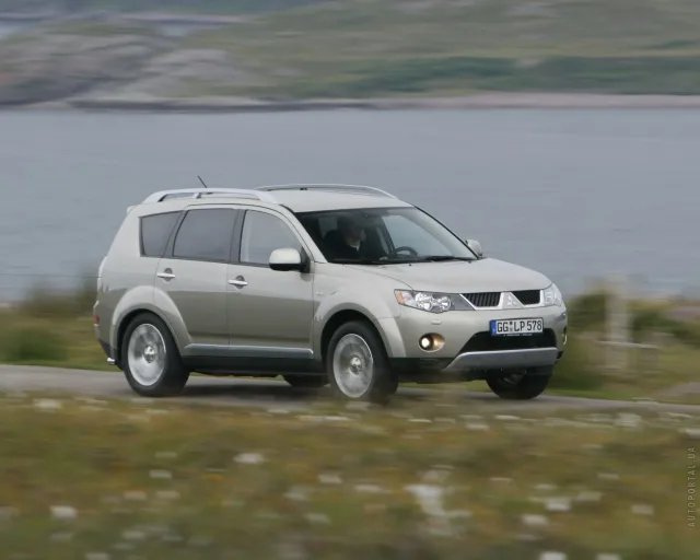 Mitsubishi Outlander XL 2005 (Мицубиси Аутлендер) кроссовер — 6