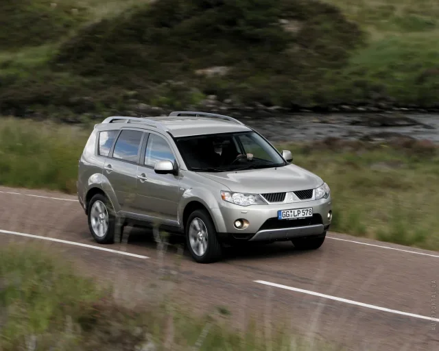Mitsubishi Outlander XL 2005 (Мицубиси Аутлендер) кроссовер — 8