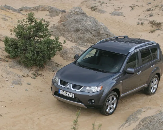 Mitsubishi Outlander XL 2005 (Мицубиси Аутлендер) кроссовер — 14
