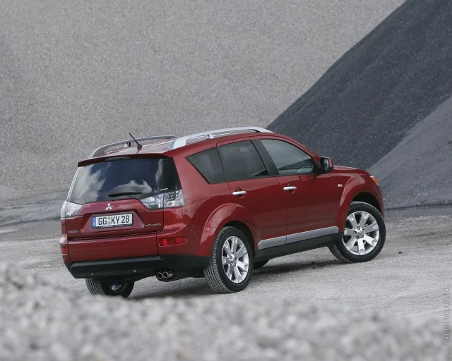 Mitsubishi Outlander XL 2005 (Мицубиси Аутлендер) кроссовер — 13