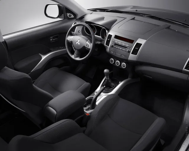 Mitsubishi Outlander XL 2005 (Мицубиси Аутлендер) кроссовер — 4