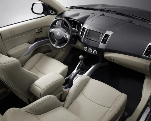 Mitsubishi Outlander XL 2005 (Мицубиси Аутлендер) кроссовер — 3