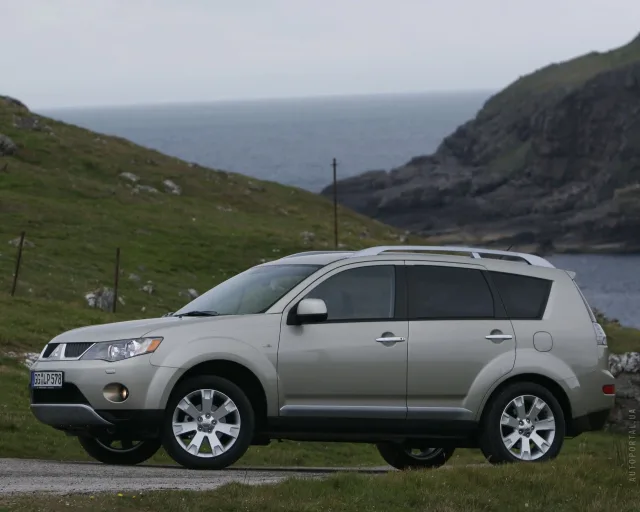 Mitsubishi Outlander XL 2005 (Мицубиси Аутлендер) кроссовер — 22