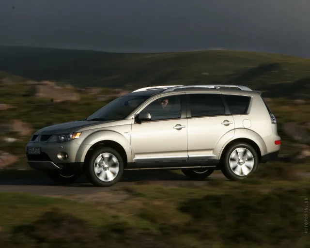 Mitsubishi Outlander XL 2005 (Мицубиси Аутлендер) кроссовер — 10