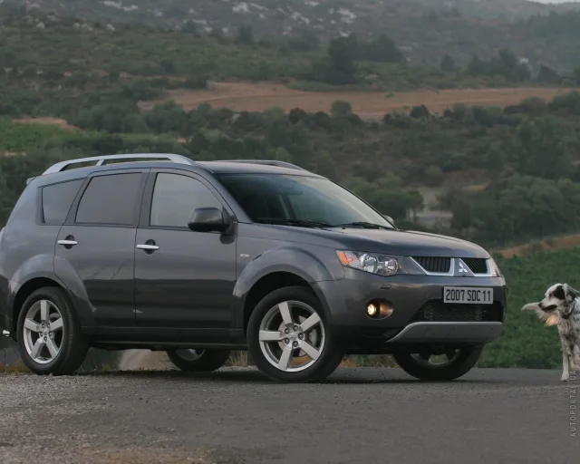 Mitsubishi Outlander XL 2005 (Мицубиси Аутлендер) кроссовер — 9