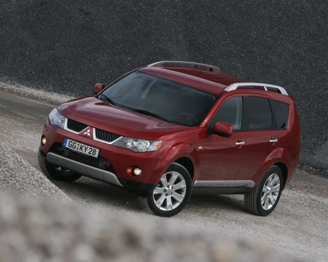 Mitsubishi Outlander XL 2005 (Мицубиси Аутлендер) кроссовер — 18