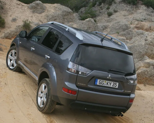Mitsubishi Outlander XL 2005 (Мицубиси Аутлендер) кроссовер — 11