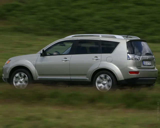 Mitsubishi Outlander XL 2005 (Мицубиси Аутлендер) кроссовер — 17
