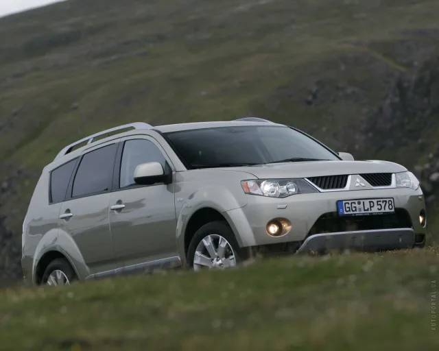 Mitsubishi Outlander XL 2005 (Мицубиси Аутлендер) кроссовер — 15