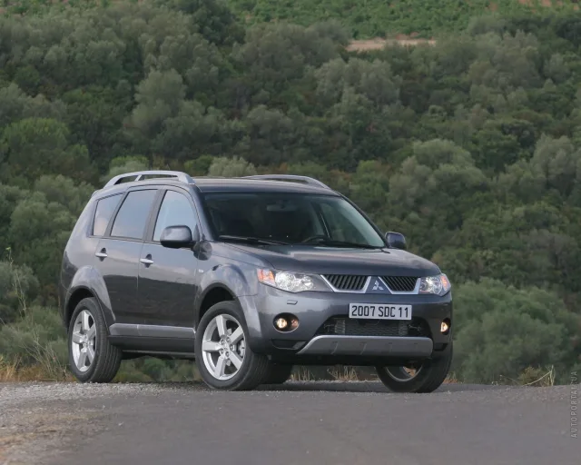 Mitsubishi Outlander XL 2005 (Мицубиси Аутлендер) кроссовер — 20