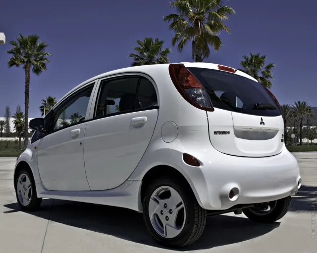 Mitsubishi I MiEV (Мицубиси И МиЕВ) 5-ти дверный хэтчбек — 12