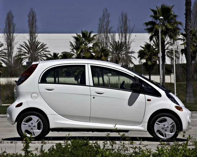 Mitsubishi I MiEV (Мицубиси И МиЕВ) 5-ти дверный хэтчбек — 8