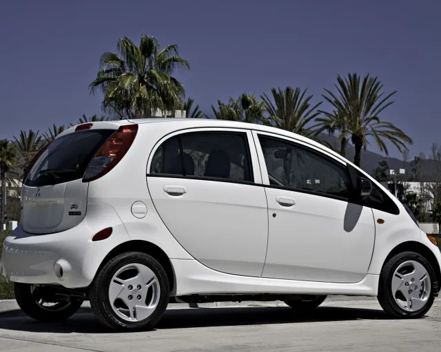 Mitsubishi I MiEV (Мицубиси И МиЕВ) 5-ти дверный хэтчбек — 15