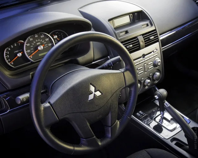 Mitsubishi Galant седан — 4