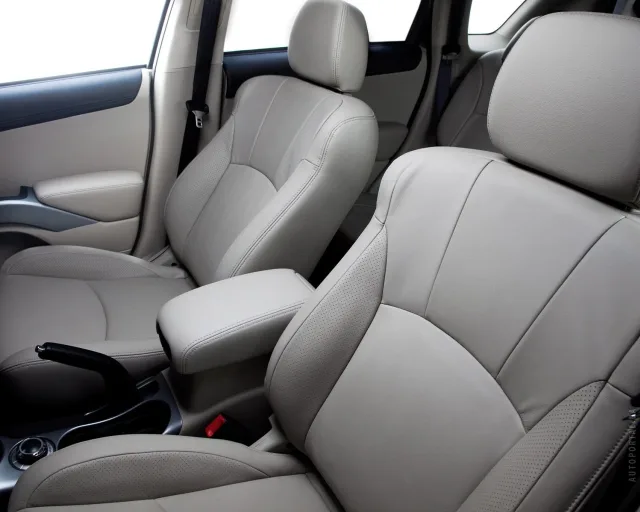 Mitsubishi Outlander XL кросовер — 2