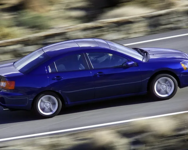 Mitsubishi Galant седан — 7