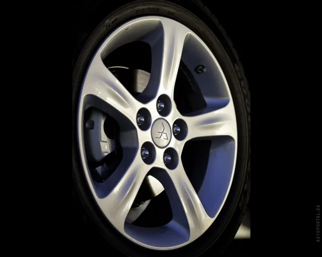 Mitsubishi Galant седан — 16