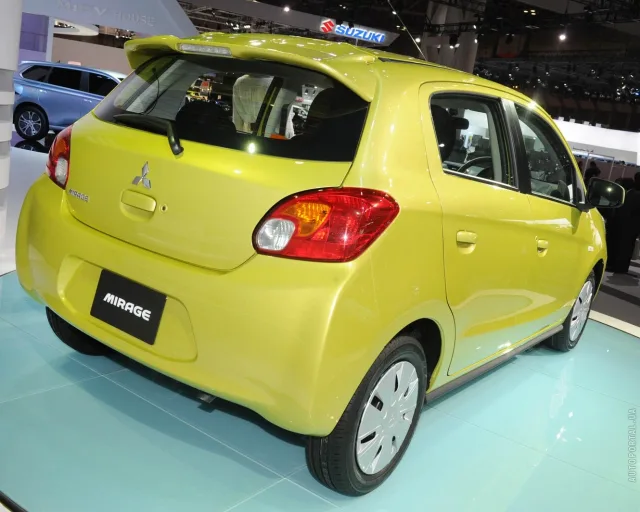 Mitsubishi Mirage 5-дверний хетчбек — 10