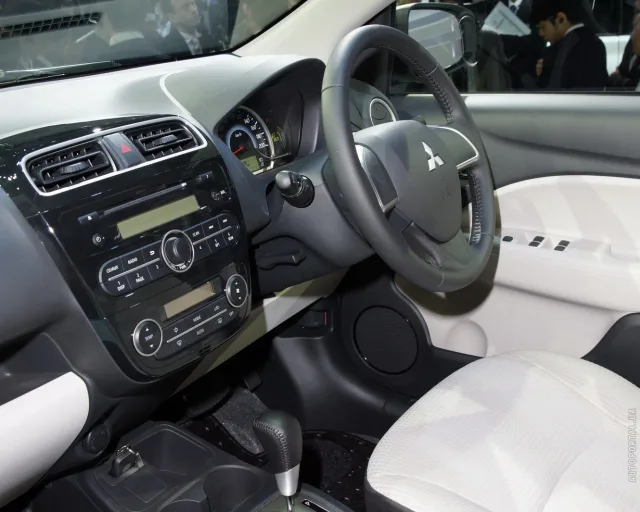 Mitsubishi Mirage 5-дверний хетчбек — 2