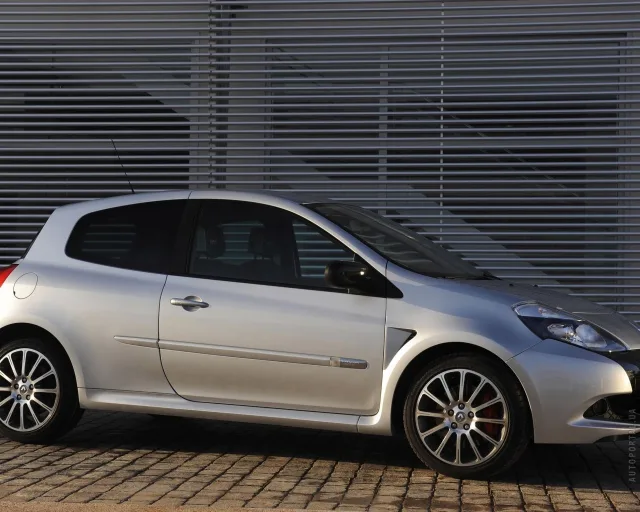 Renault Clio RS hatchback — 12