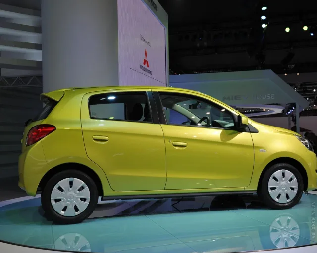 Mitsubishi Mirage 5-дверний хетчбек — 7