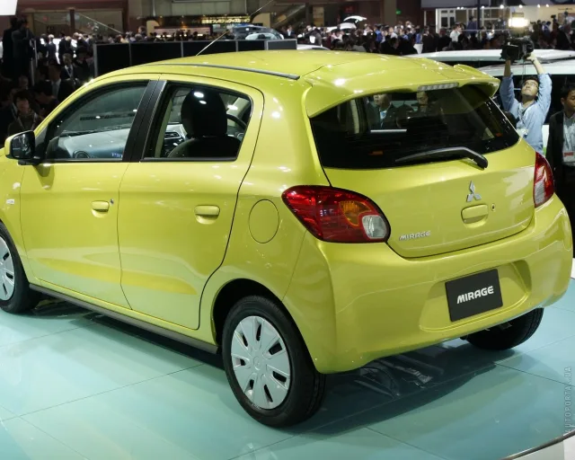 Mitsubishi Mirage 5-дверний хетчбек — 12