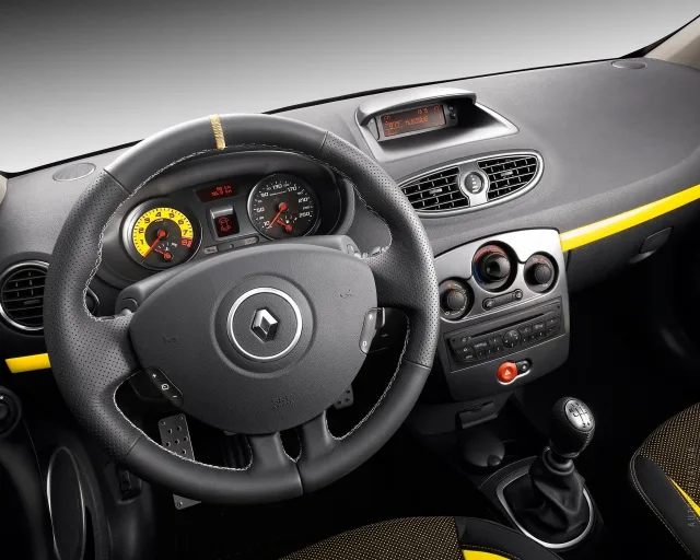 Renault Clio RS hatchback — 5