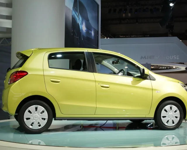Mitsubishi Mirage 5-дверний хетчбек — 13