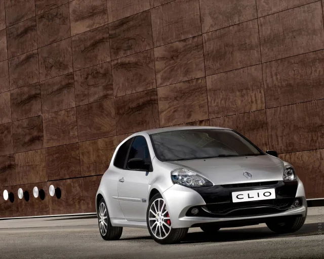 Renault Clio RS hatchback — 8