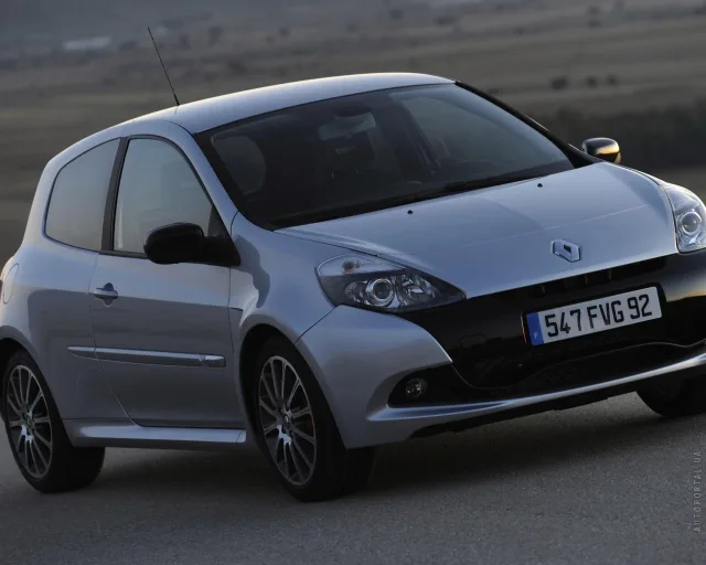 Renault Clio RS hatchback — 13