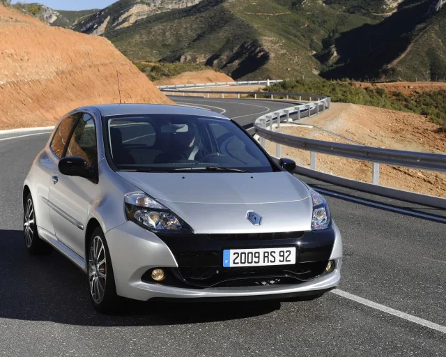 Renault Clio RS hatchback — 15