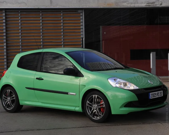 Renault Clio RS hatchback — 17
